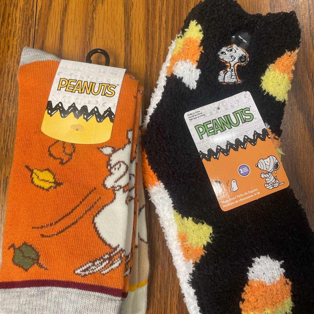 PEANUTS SNOOPY BUNDLE SOCKS 4 PAIRS